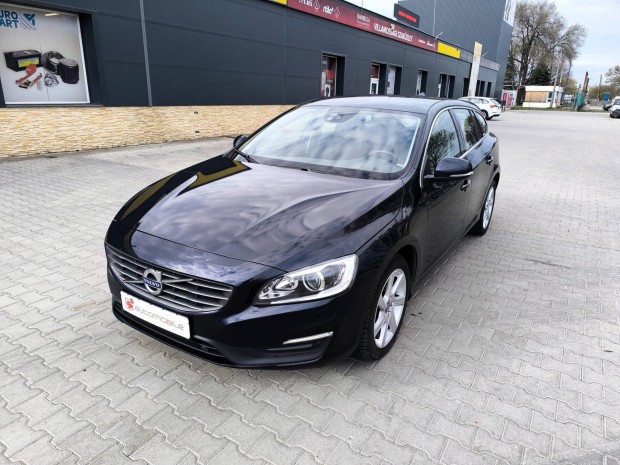 Volvo V60 2.0 D [D2] Momentum Els� tulaj! Friss...